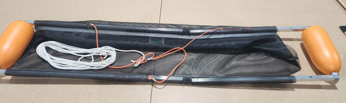 DeSkuzzer 3.0 fully assembled showing top bar, bottom bar, floats, netting and harness